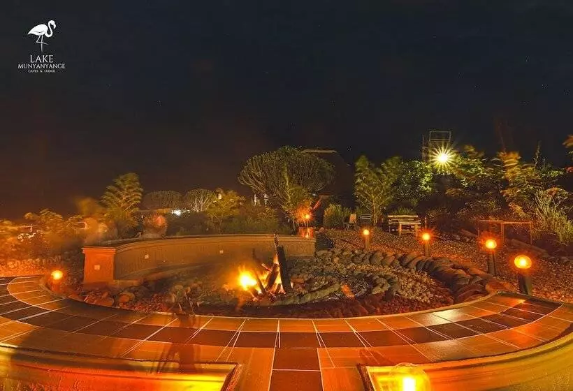 هتل Lake Munyanyange Caves Lodge