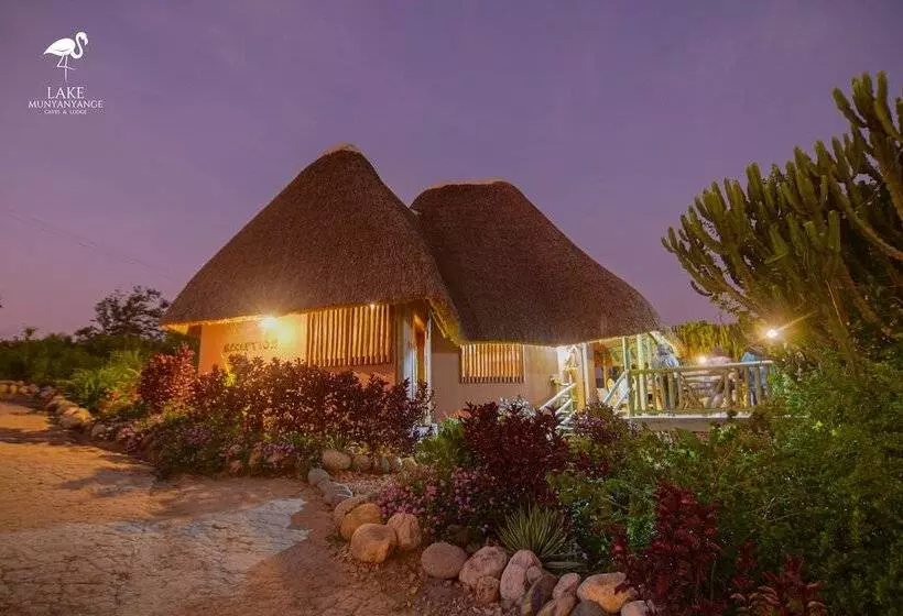هتل Lake Munyanyange Caves Lodge
