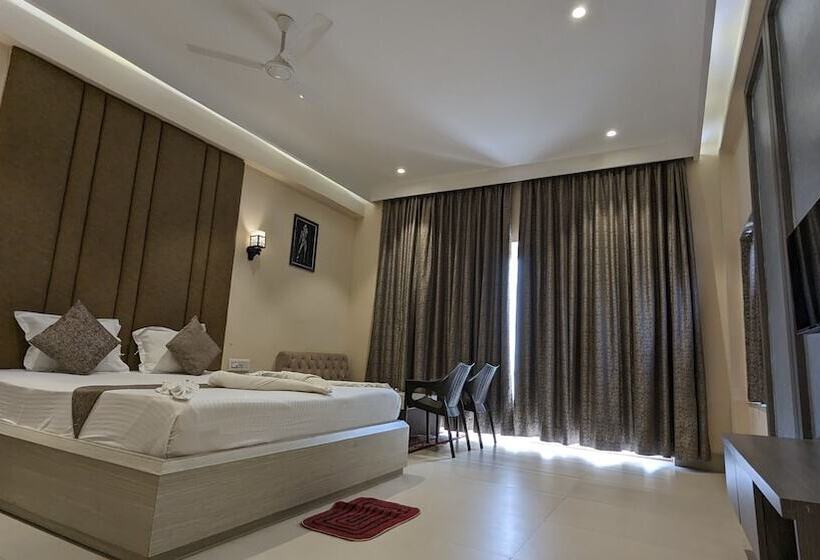 Hotel Parth King Beach Resort