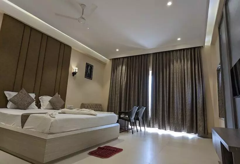 Hotelli Parth King Beach Resort