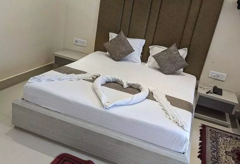 Hotelli Parth King Beach Resort