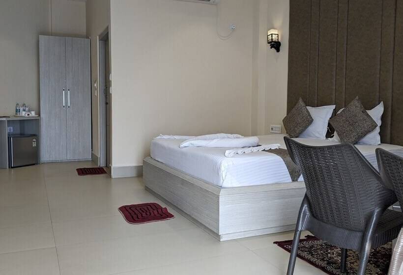 Hotel Parth King Beach Resort