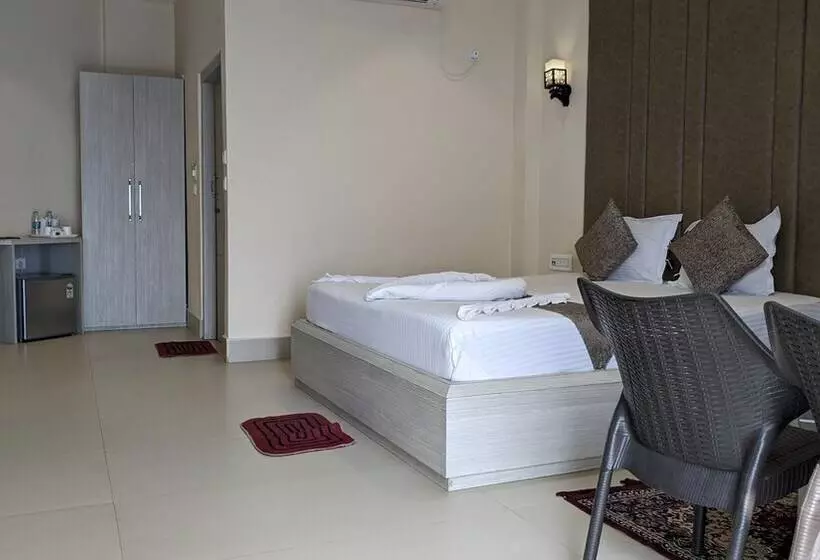 Hotelli Parth King Beach Resort