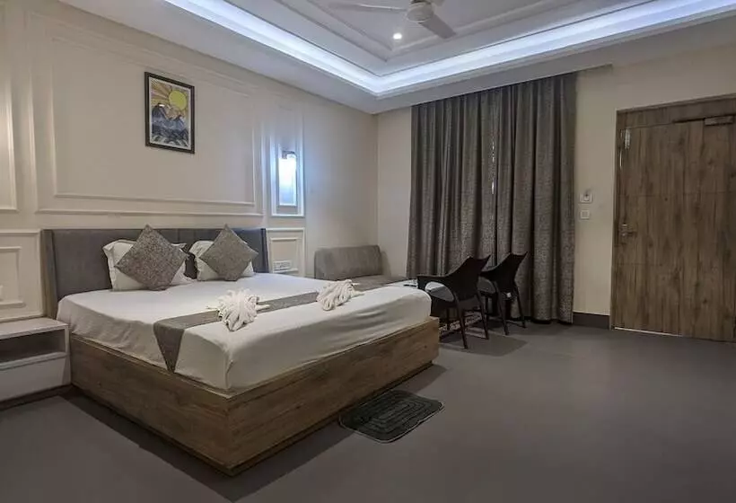 Hotelli Parth King Beach Resort