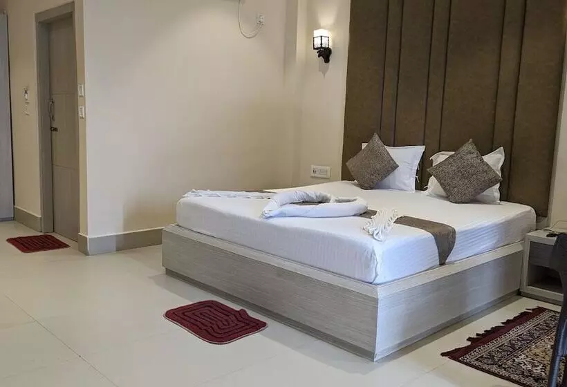 Hotelli Parth King Beach Resort