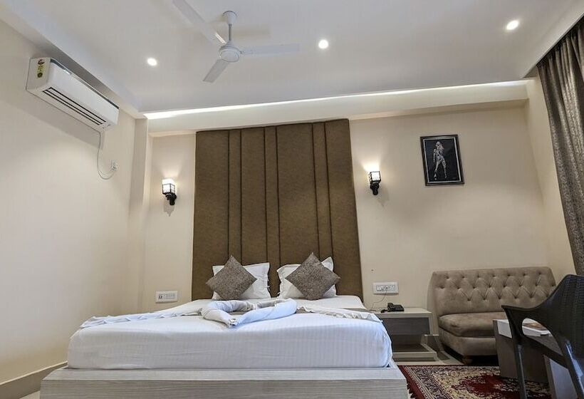 Hotel Parth King Beach Resort