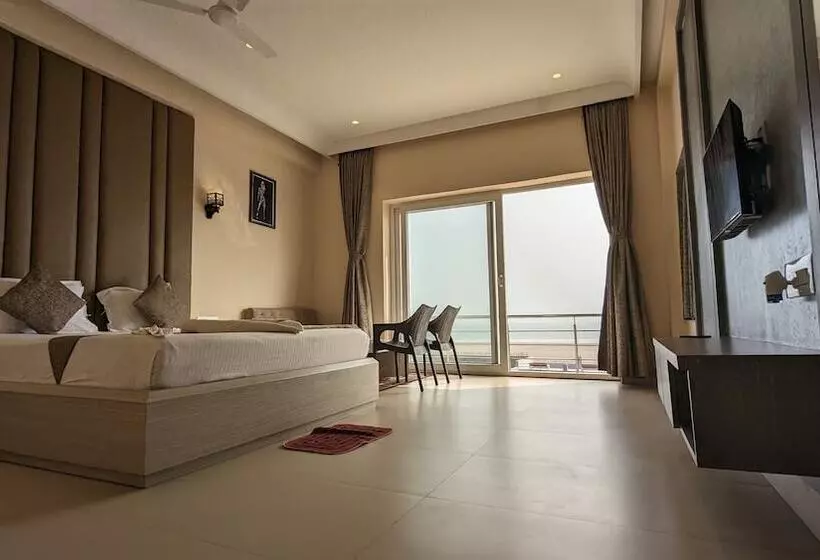 Hotelli Parth King Beach Resort