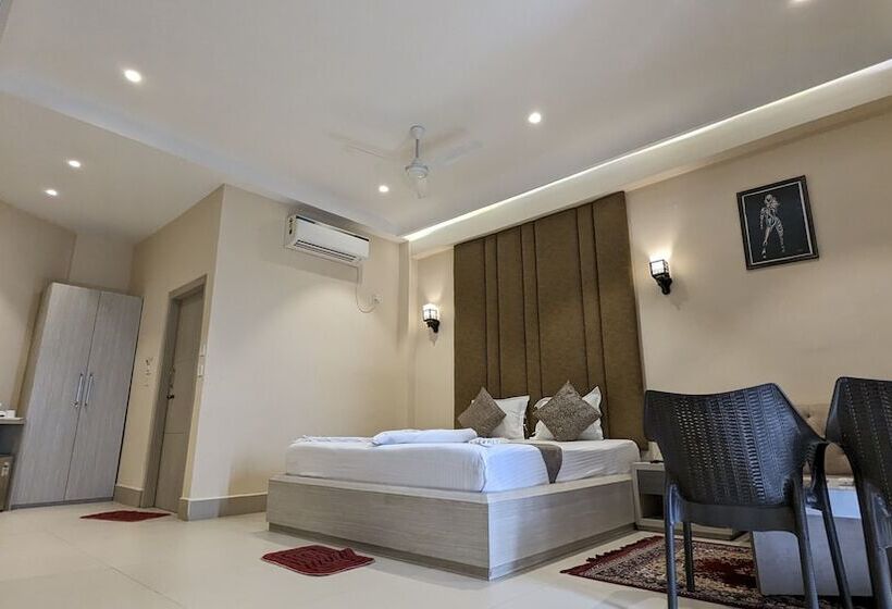 Hotel Parth King Beach Resort