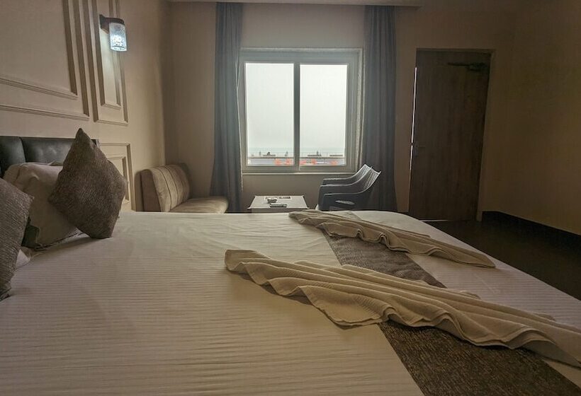 Hotel Parth King Beach Resort