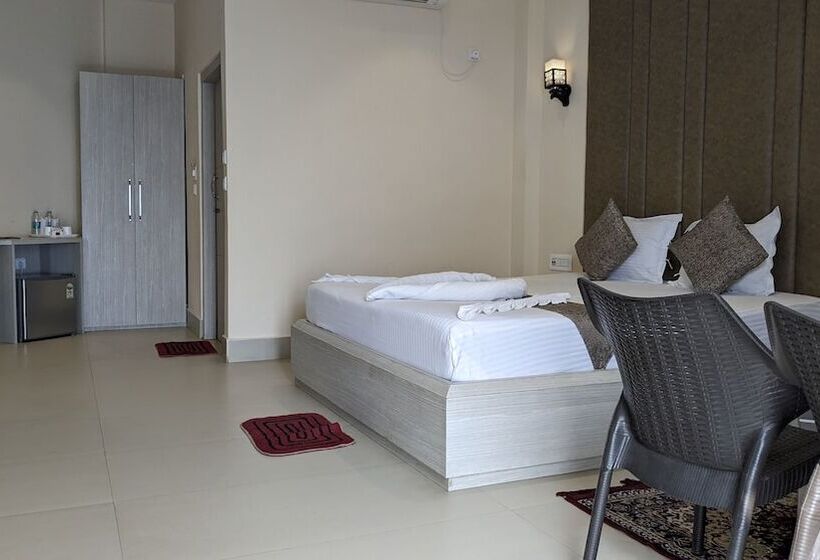 Hotel Parth King Beach Resort