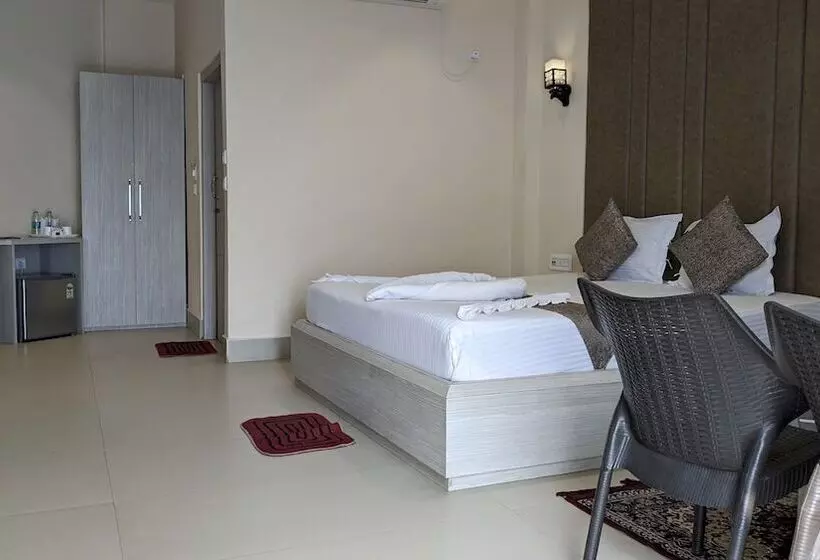 Hotelli Parth King Beach Resort