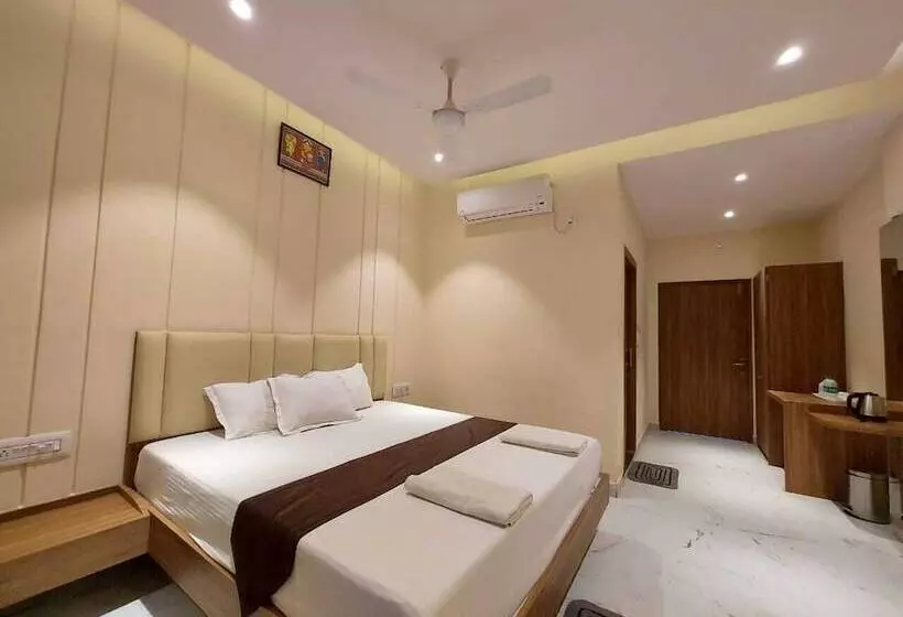 Hotelli Parth King Beach Resort