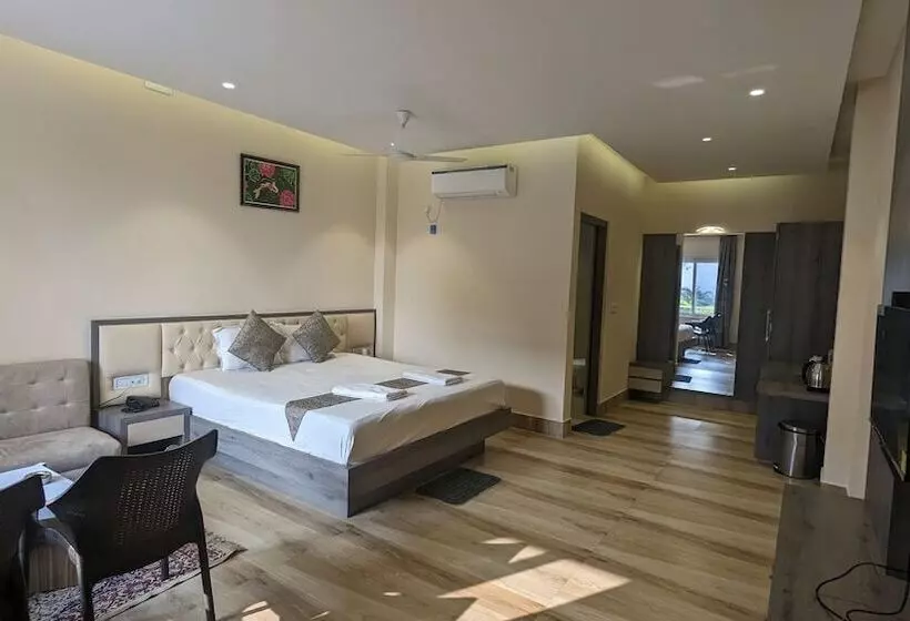 Hotelli Parth King Beach Resort