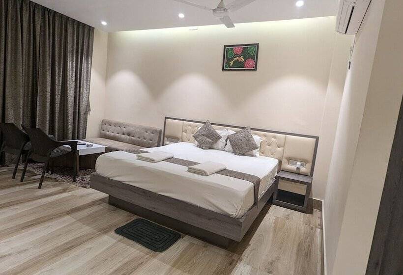 Hotel Parth King Beach Resort