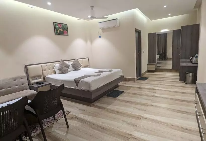 Hotelli Parth King Beach Resort
