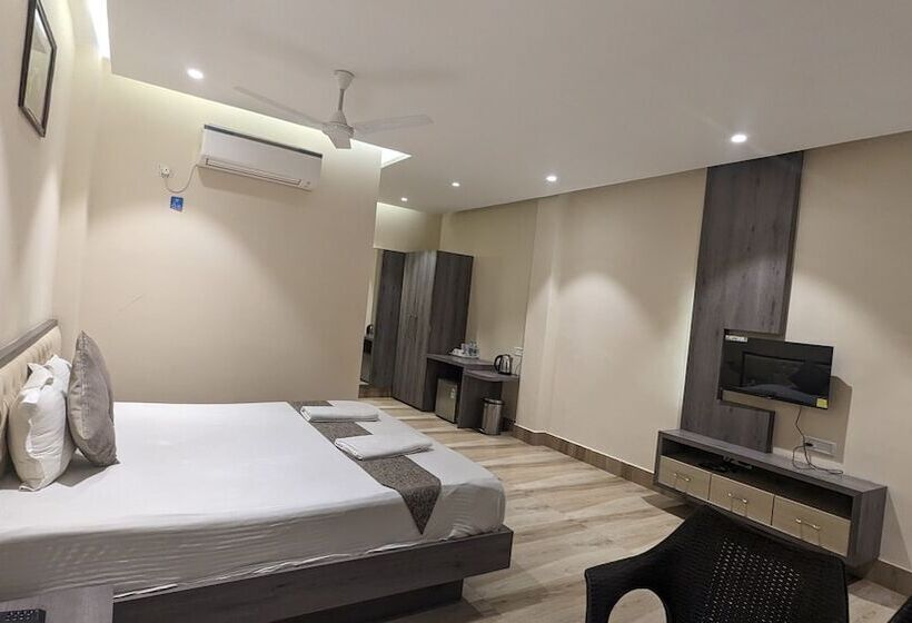 Hotel Parth King Beach Resort