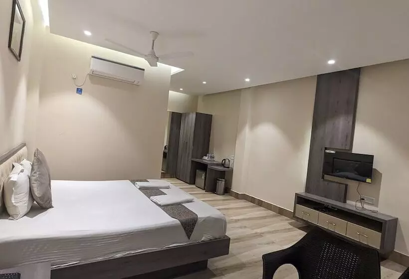 Hotelli Parth King Beach Resort