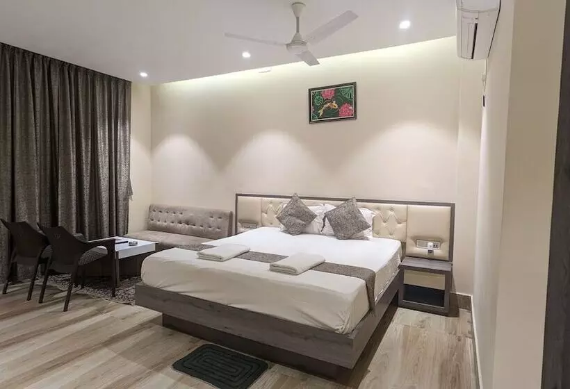 Hotelli Parth King Beach Resort
