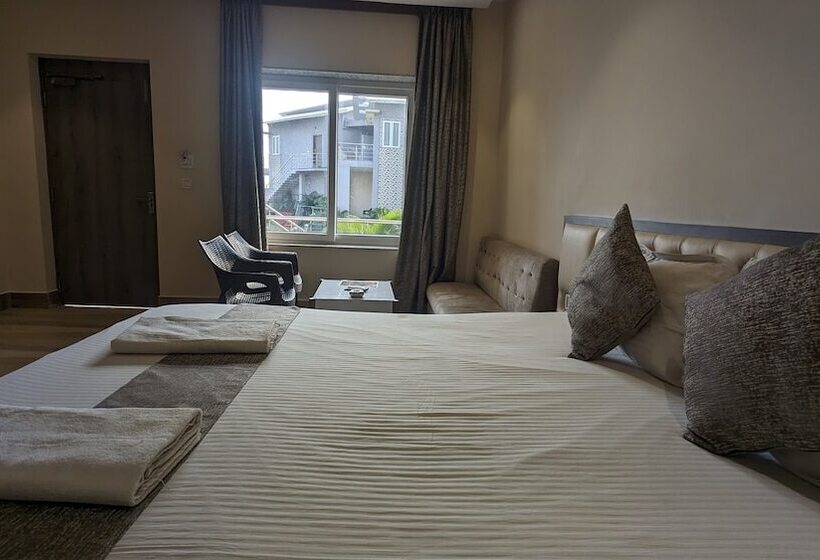 Hotel Parth King Beach Resort