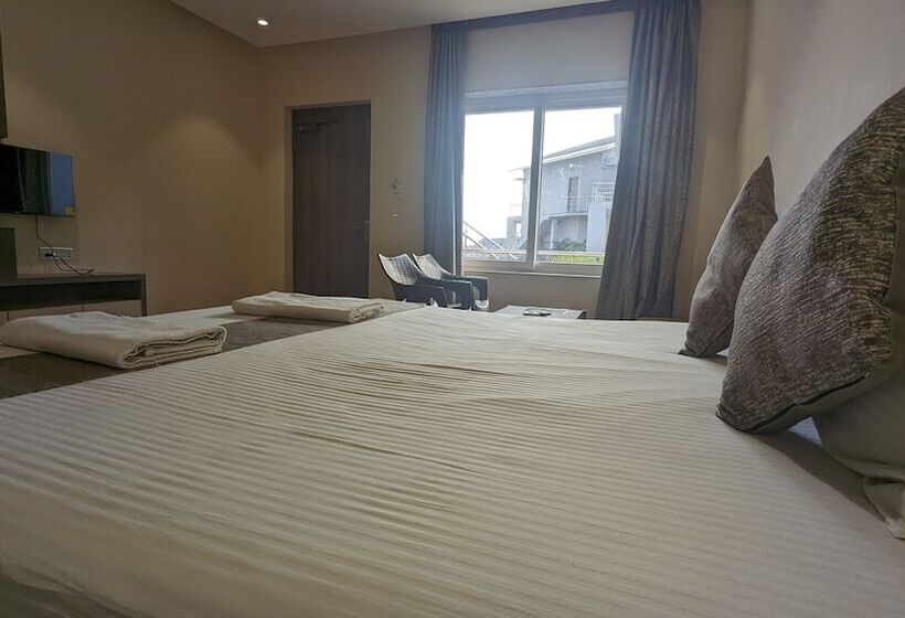 Hotel Parth King Beach Resort