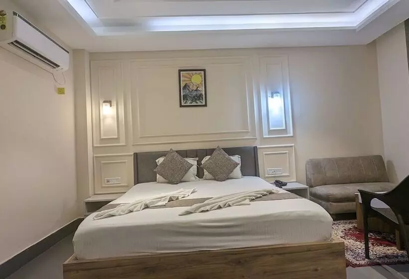 Hotelli Parth King Beach Resort