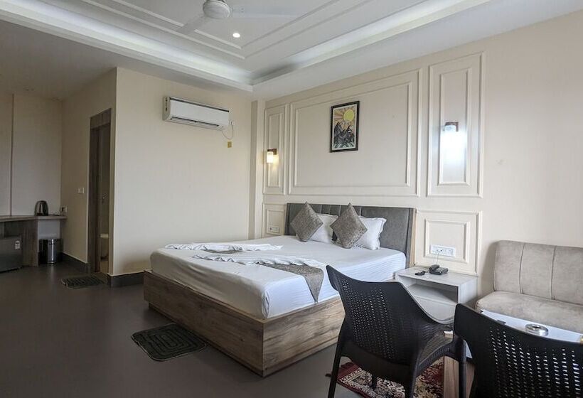 Hotel Parth King Beach Resort