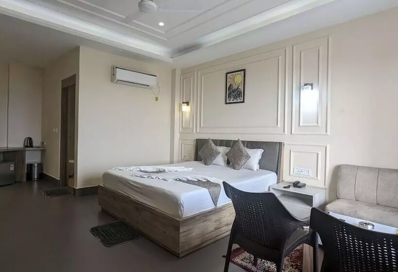 Hotelli Parth King Beach Resort