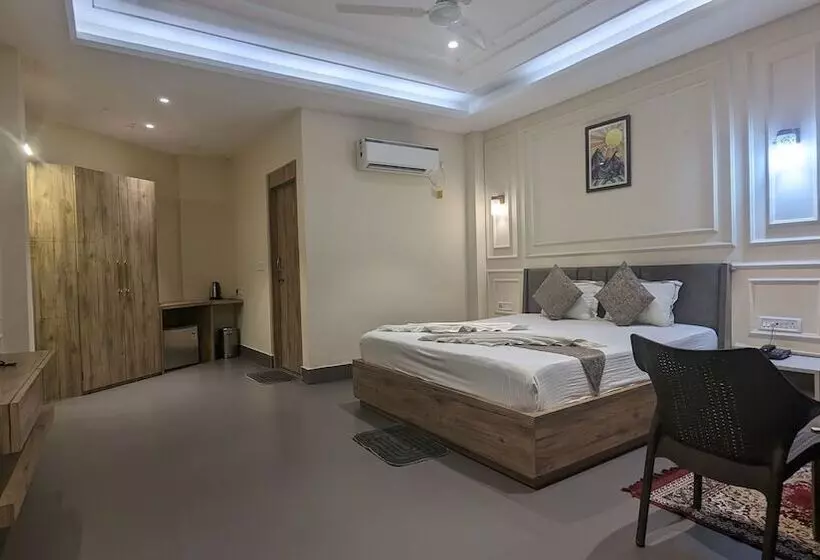 Hotelli Parth King Beach Resort