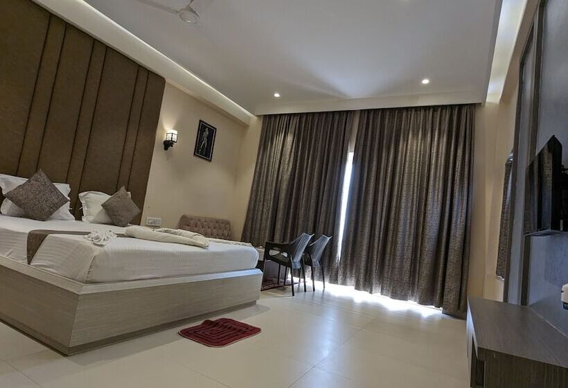 Hotel Parth King Beach Resort