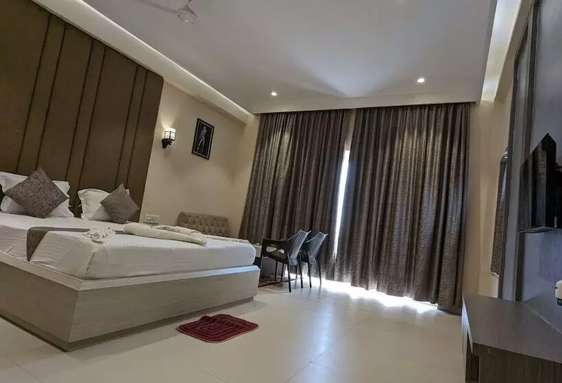 Hotelli Parth King Beach Resort