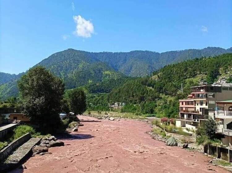 هتل Riveria The Edge