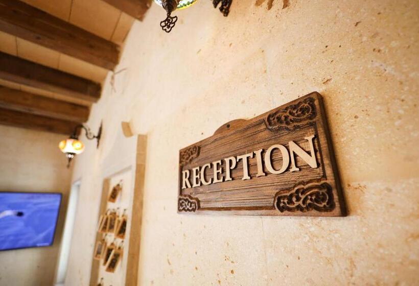 هتل Rocca Stone House