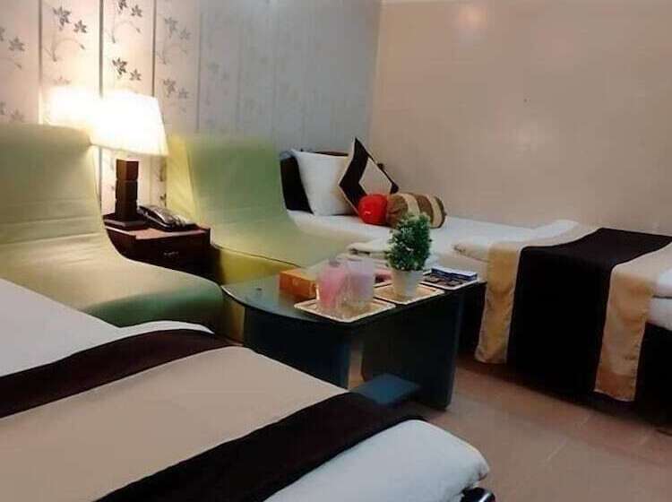 هتل Shelton Inn D.g Khan