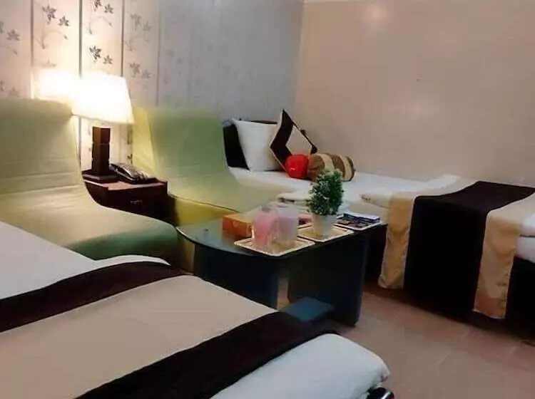 هتل Shelton Inn D.g Khan