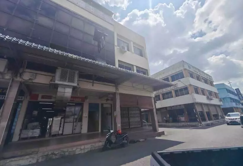 Hotelli Spot On 90793 Kim Yong Stay