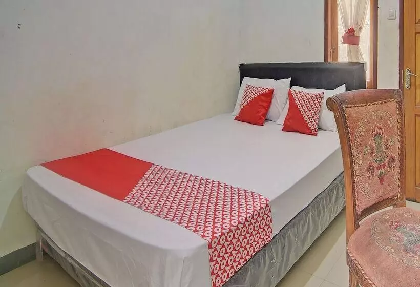 Hotelli Spot On 92281 Susupuan Kostneartaman Deki Lestari