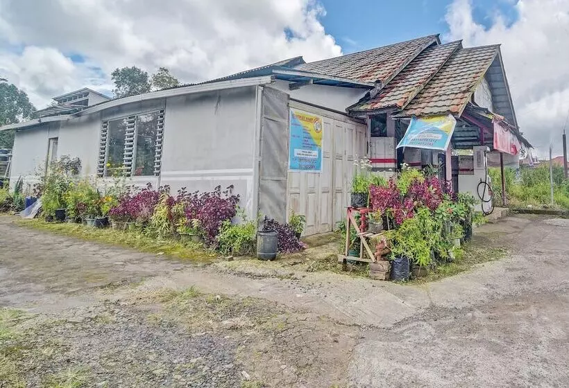 Hotelli Spot On 92281 Susupuan Kostneartaman Deki Lestari