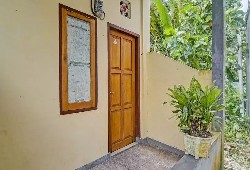 Hotelli Spot On 92281 Susupuan Kostneartaman Deki Lestari