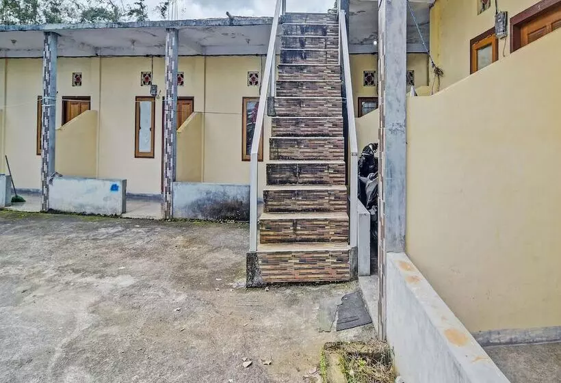 Hotelli Spot On 92281 Susupuan Kostneartaman Deki Lestari