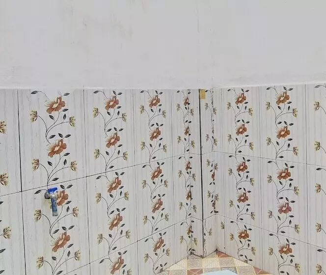 Hotelli Spot On 92281 Susupuan Kostneartaman Deki Lestari