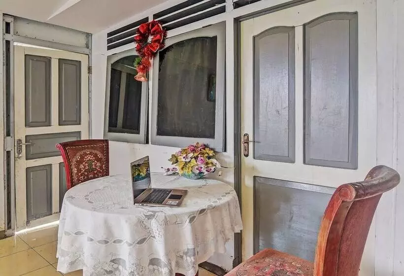 Hotelli Spot On 92281 Susupuan Kostneartaman Deki Lestari