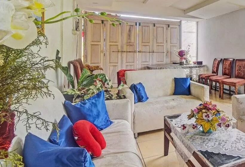 Hotelli Spot On 92281 Susupuan Kostneartaman Deki Lestari