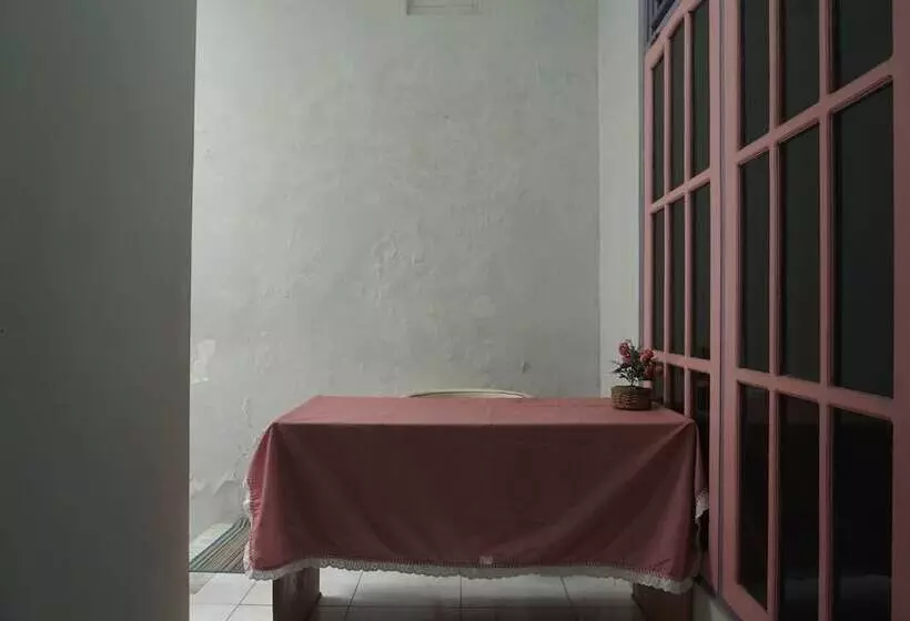 ホテル Spot On 92658 Wisma Parakita Syariah Near Rs Faisal Patalasang