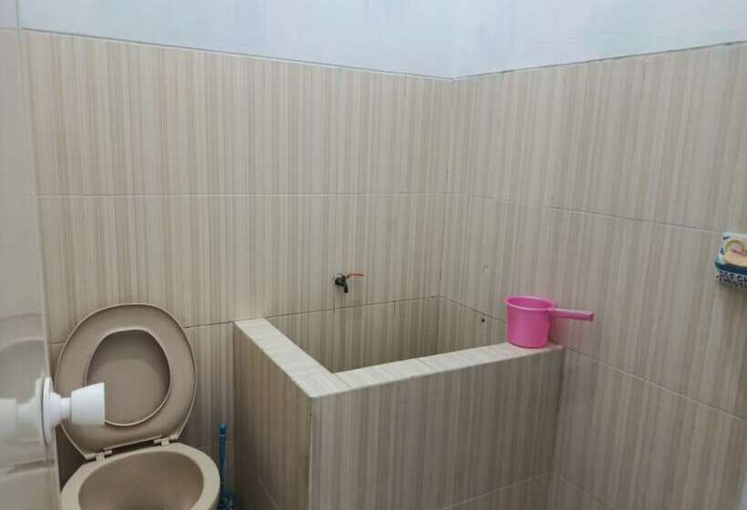 فندق Spot On 92730 Lili Kost Syariahnearketapang Royal City