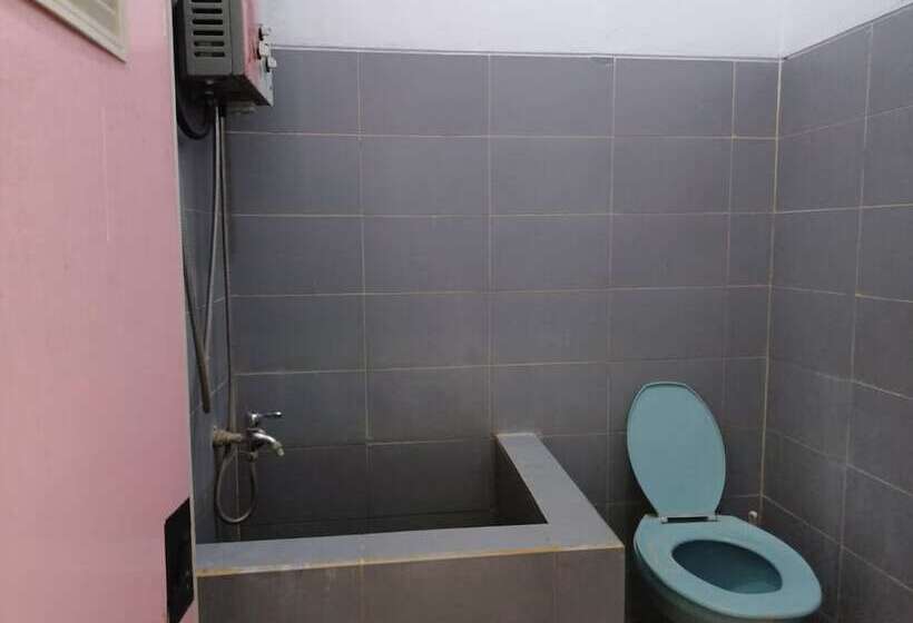 فندق Spot On 92730 Lili Kost Syariahnearketapang Royal City