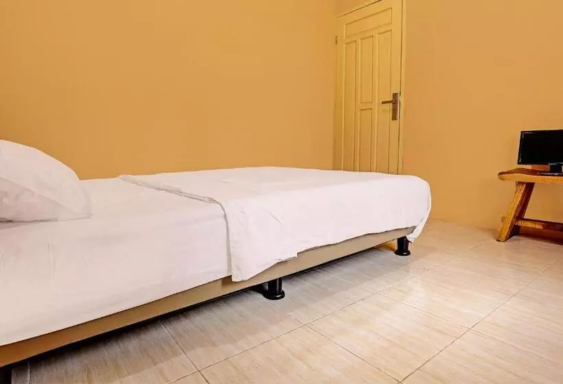 Hotelli Spot On 92523 Homestay Pasir Padi Permai Syariah