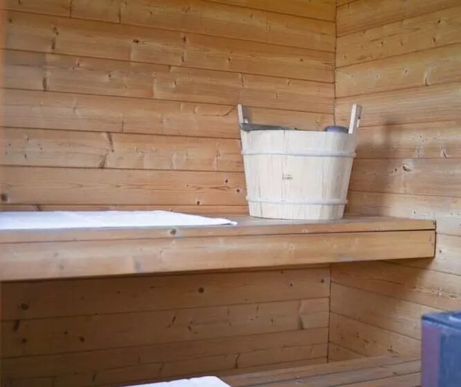 Jackfish Lake Cottages Motel