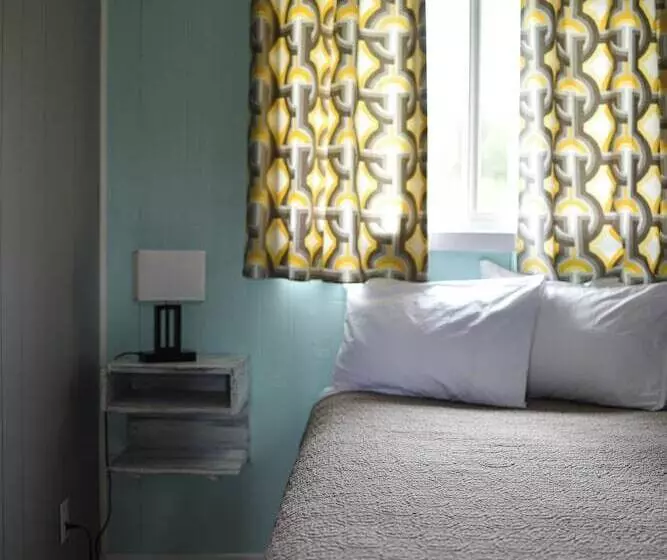 Jackfish Lake Cottages Motel