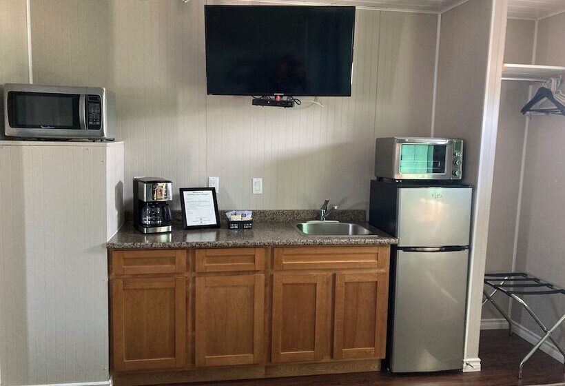 Jackfish Lake Cottages Motel