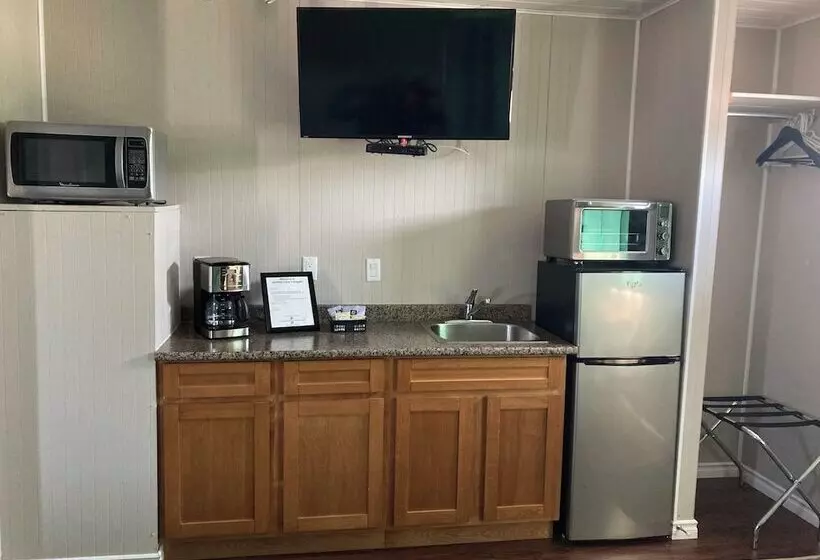 Jackfish Lake Cottages Motel